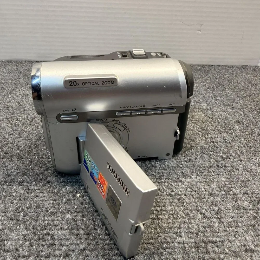 Vintage Samsung SC-D353 MiniDV Digital Camcorder Silver 20x Zoom Untested As-Is